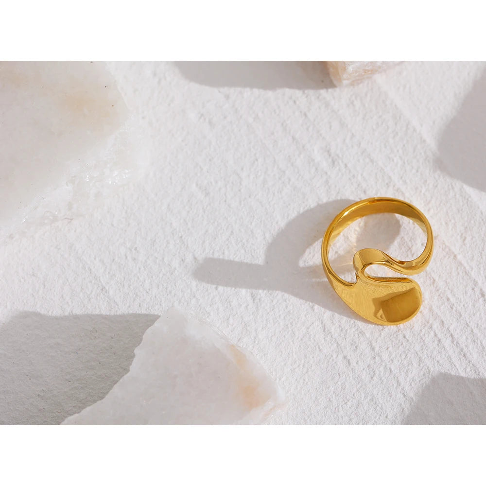 Femme Ring