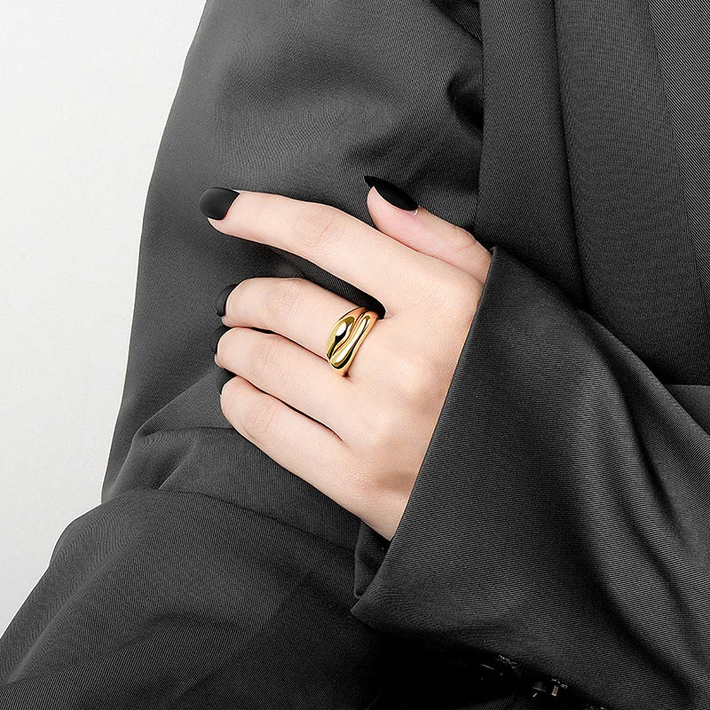 LIVVY  Smooth Waves Ring