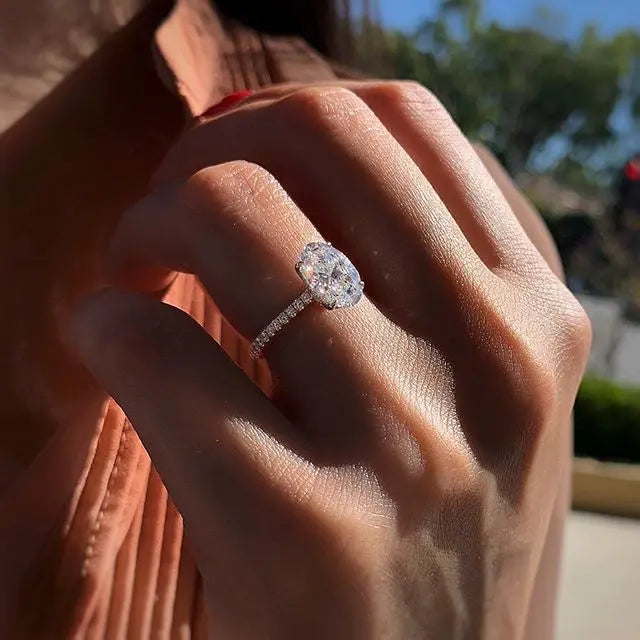 Huitan Oval Finger Ring