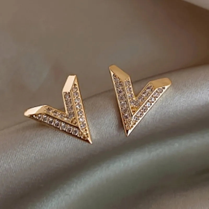 Exquisite black letter V titanium earrings