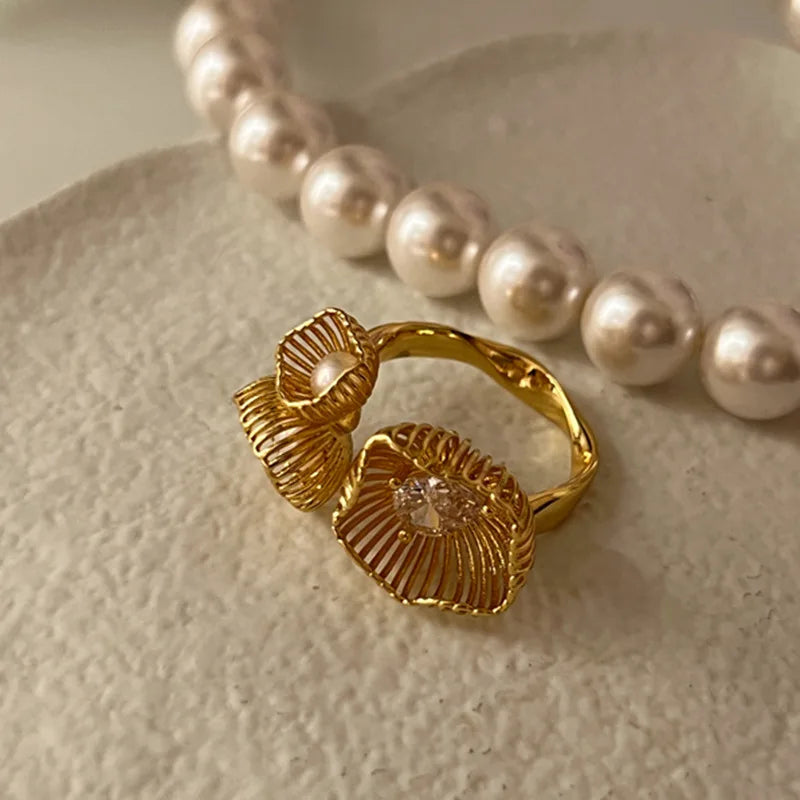 Pearl Vintage Couples Creative Wings Design