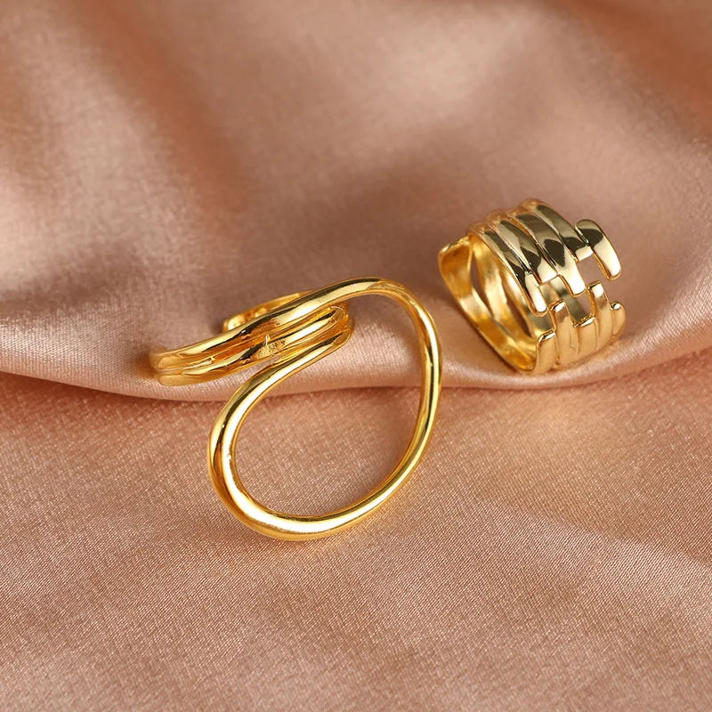 Exaggerated Distorted Lines Ring