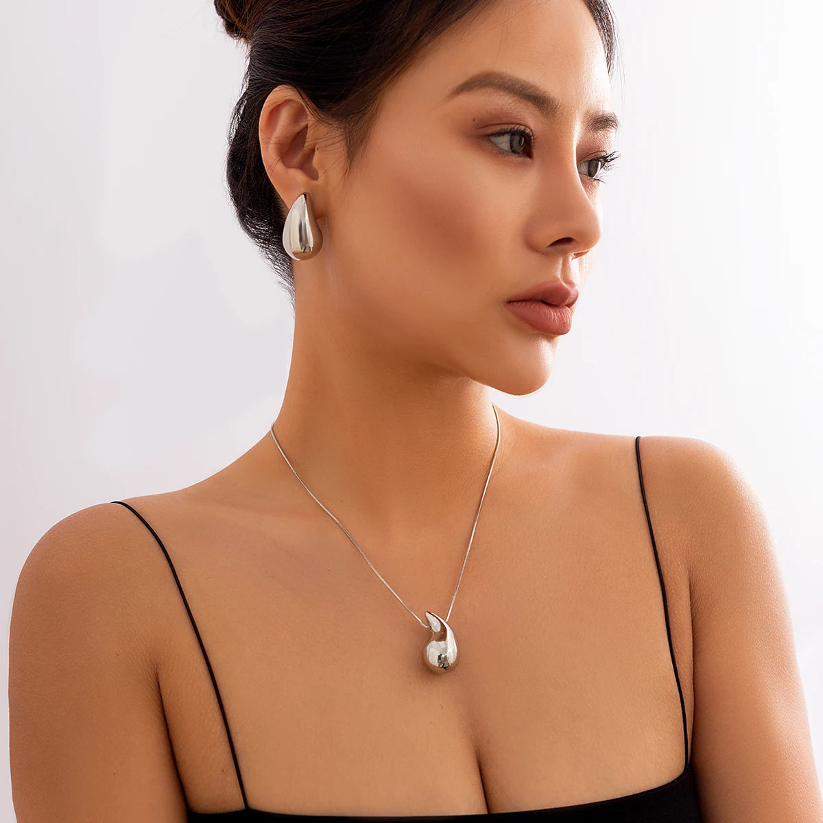 Snake Bone Chain Beans Pea Pendant Choker Necklace