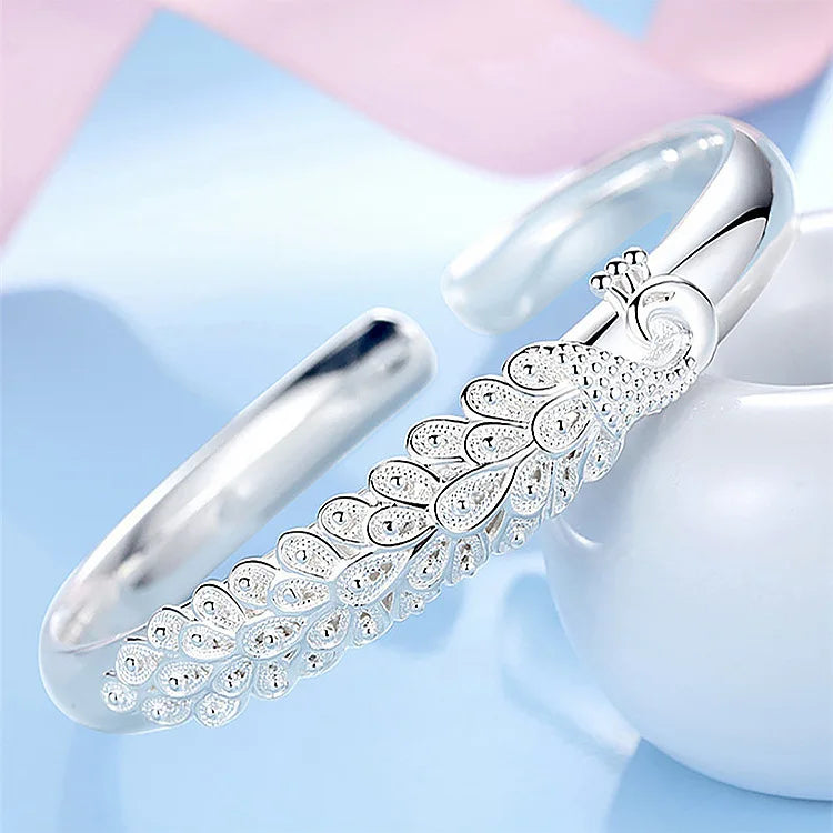 Peacock opening screen bracelet